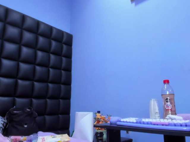 tinylove's BongaCams show and profile