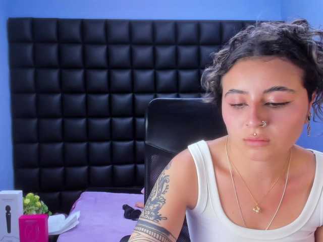 tinylove – webcam model profile photo