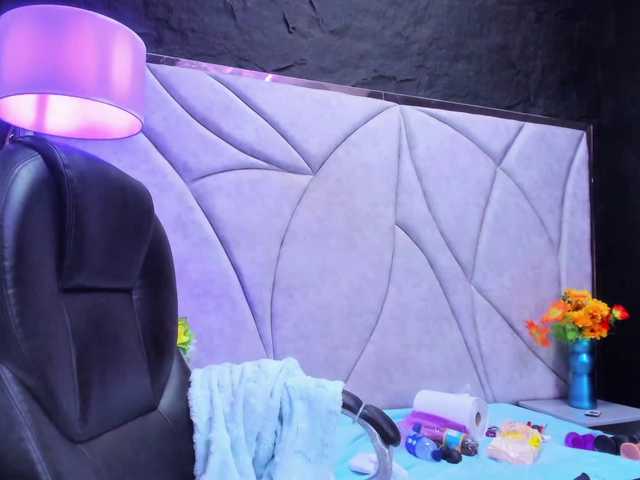 tinylove's BongaCams show and profile