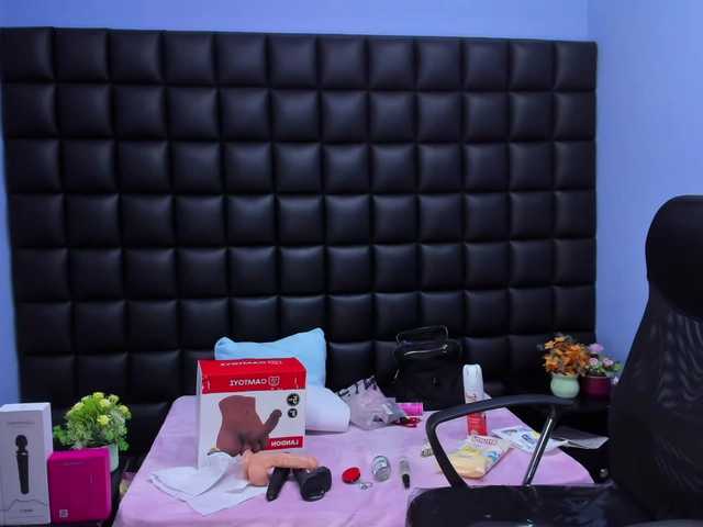 tinylove's BongaCams show and profile