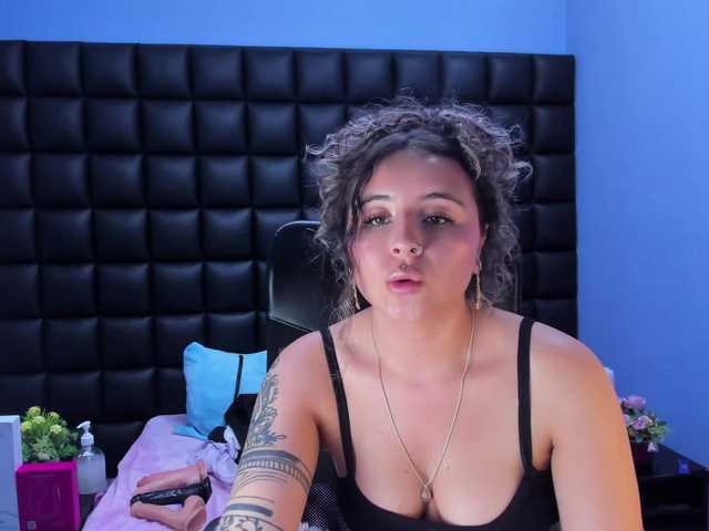 tinylove's BongaCams show and profile