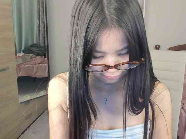 amiya-cute Live Webcam on BongaCams