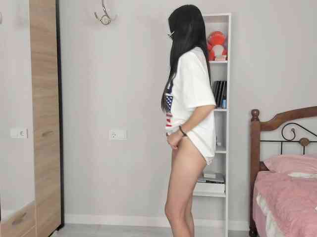 amiya-cute Live Webcam on BongaCams