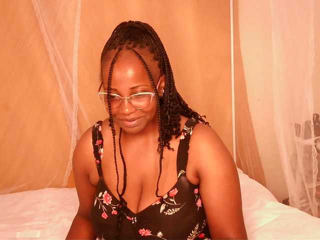 Sweet-sunshine webcam bongacams model stream image