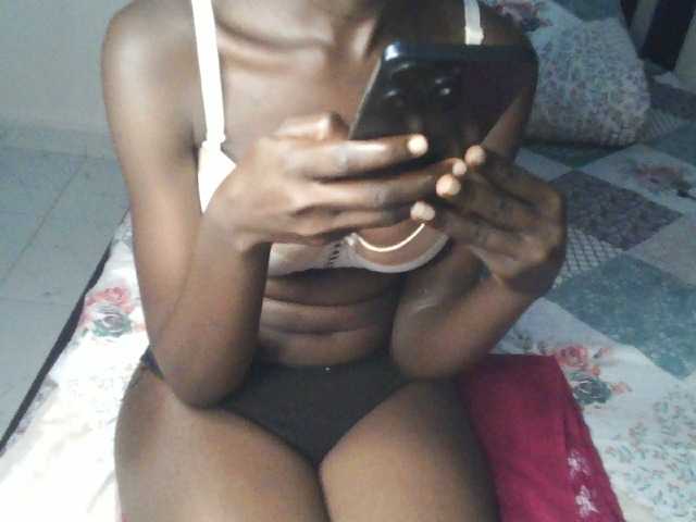 CuteSelena streaming on Webcambliss