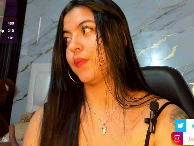 lesly-w Live Webcam on BongaCams