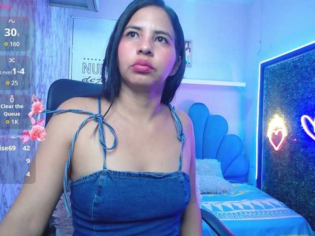 nicol-ross19's BongaCams show and profile