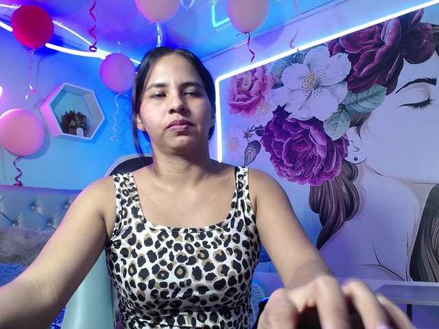 nicol-ross19's BongaCams show and profile