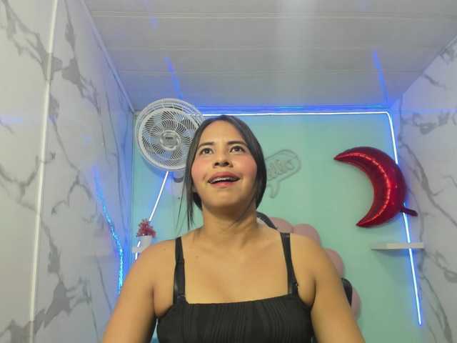 nicol-ross19's BongaCams show and profile