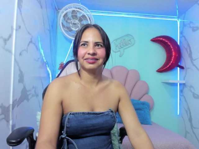 nicol-ross19's BongaCams show and profile