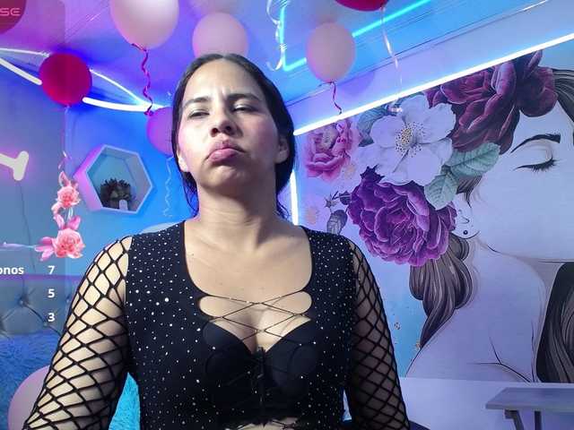 nicol-ross19's BongaCams show and profile