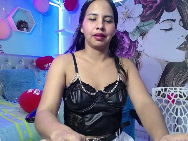 nicol-ross19's BongaCams show and profile