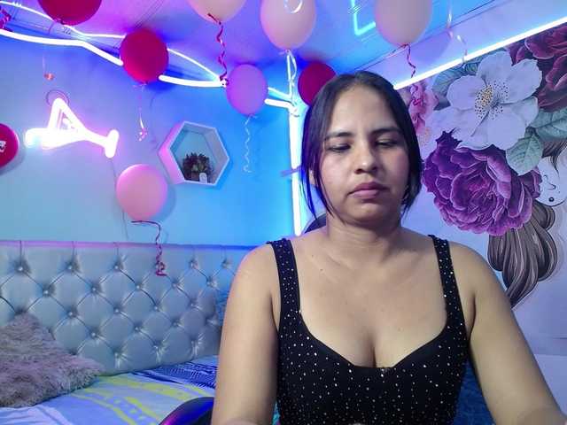 nicol-ross19's BongaCams show and profile