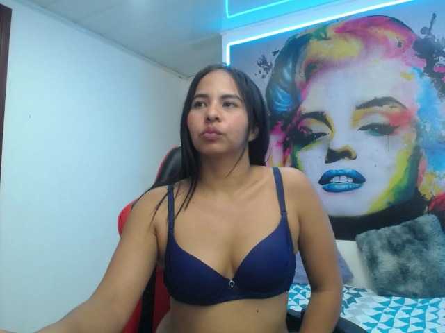 nicol-ross19's BongaCams show and profile