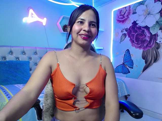 nicol-ross19's BongaCams show and profile