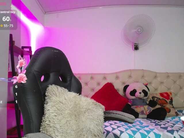 nicol-ross19's BongaCams show and profile