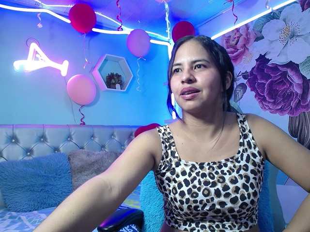 nicol-ross19's BongaCams show and profile