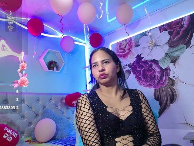 nicol-ross19's BongaCams show and profile