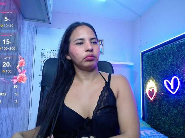 nicol-ross19's BongaCams show and profile