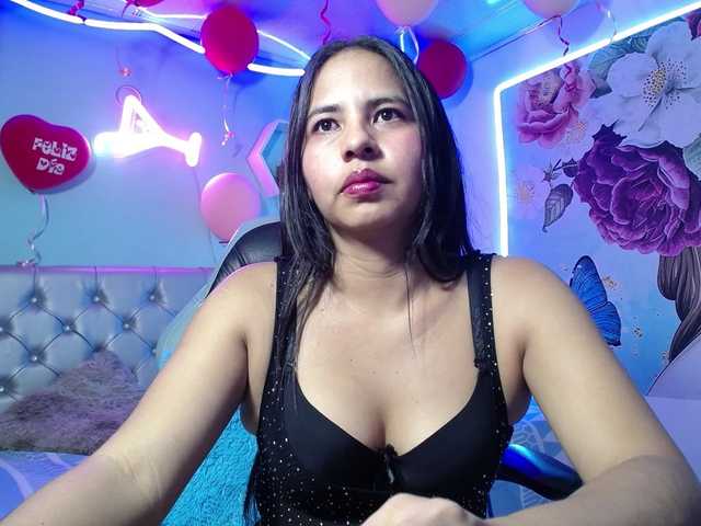 nicol-ross19's BongaCams show and profile