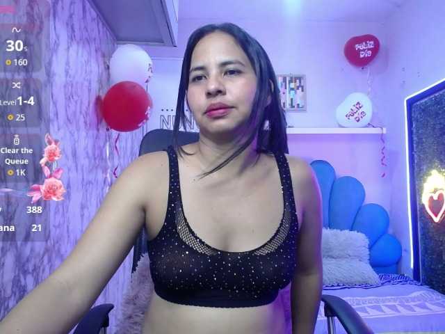 nicol-ross19's BongaCams show and profile