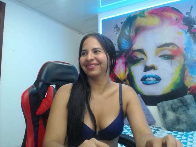 nicol-ross19's BongaCams show and profile