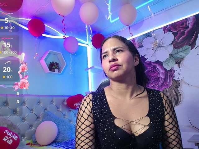 nicol-ross19's BongaCams show and profile