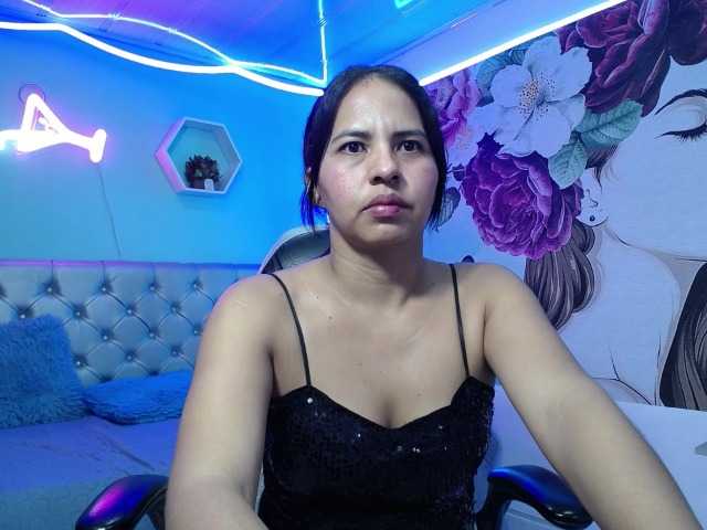nicol-ross19's BongaCams show and profile