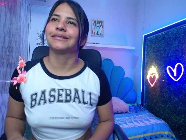 nicol-ross19's BongaCams show and profile