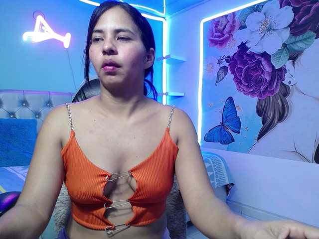 nicol-ross19's BongaCams show and profile