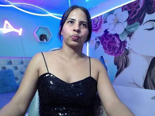 nicol-ross19's BongaCams show and profile