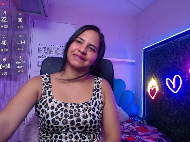 nicol-ross19's BongaCams show and profile