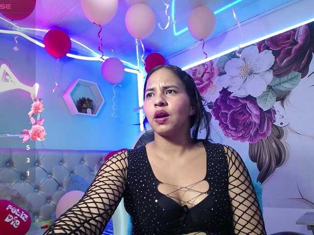 nicol-ross19's BongaCams show and profile