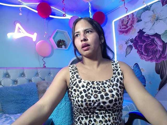 nicol-ross19's BongaCams show and profile