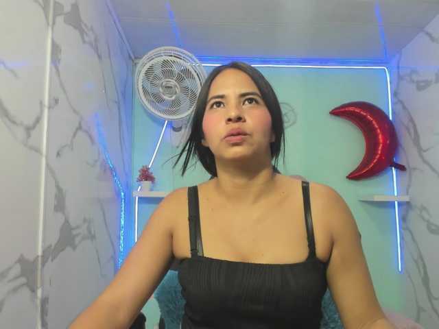 nicol-ross19's BongaCams show and profile