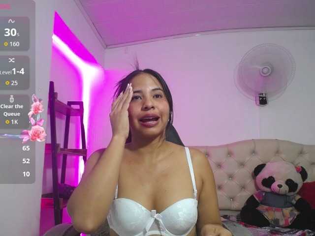 nicol-ross19 live cam profile