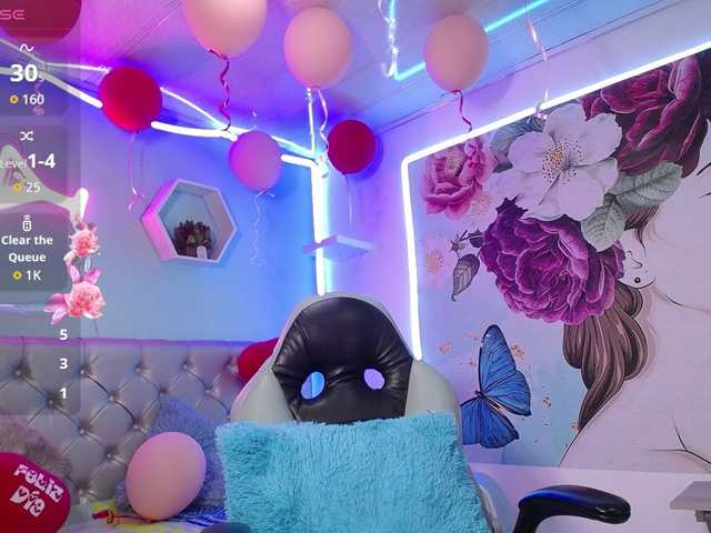 nicol-ross19's BongaCams show and profile