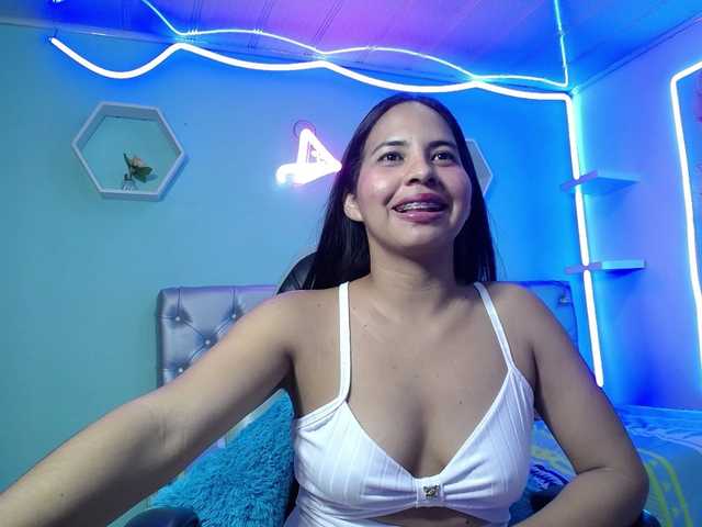 nicol-ross19's BongaCams show and profile