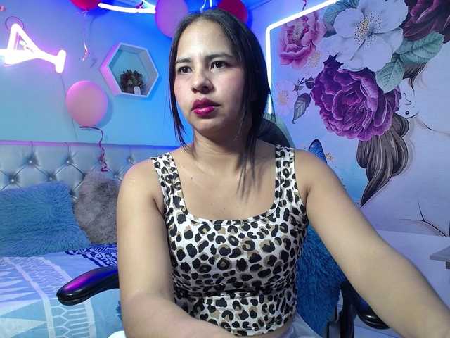 nicol-ross19's BongaCams show and profile