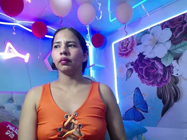 nicol-ross19's BongaCams show and profile