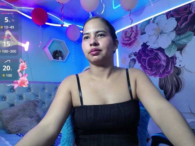 nicol-ross19's BongaCams show and profile