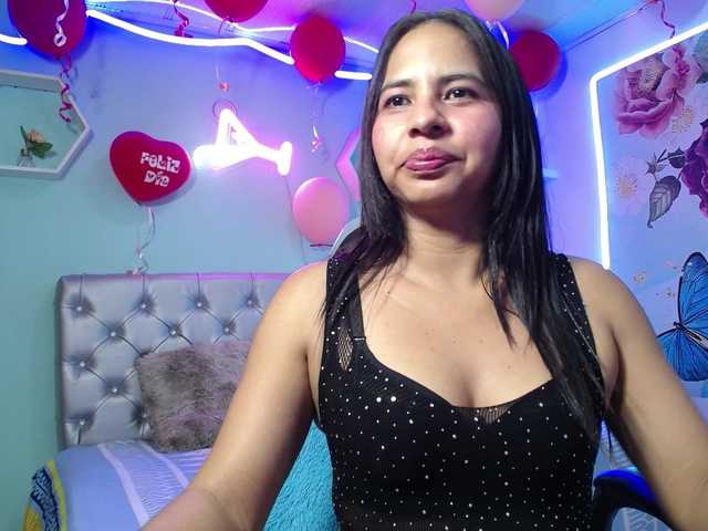 nicol-ross19's BongaCams show and profile