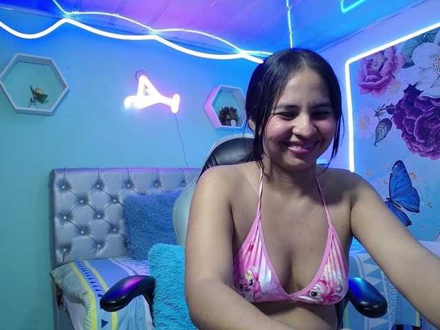 nicol-ross19's BongaCams show and profile