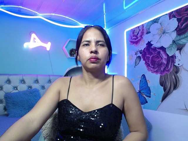 nicol-ross19's BongaCams show and profile