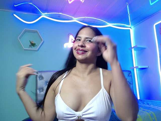 nicol-ross19's BongaCams show and profile