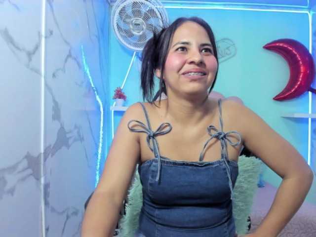 nicol-ross19's BongaCams show and profile