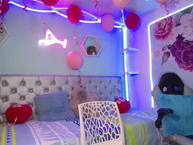 nicol-ross19 from BongaCams is Freechat