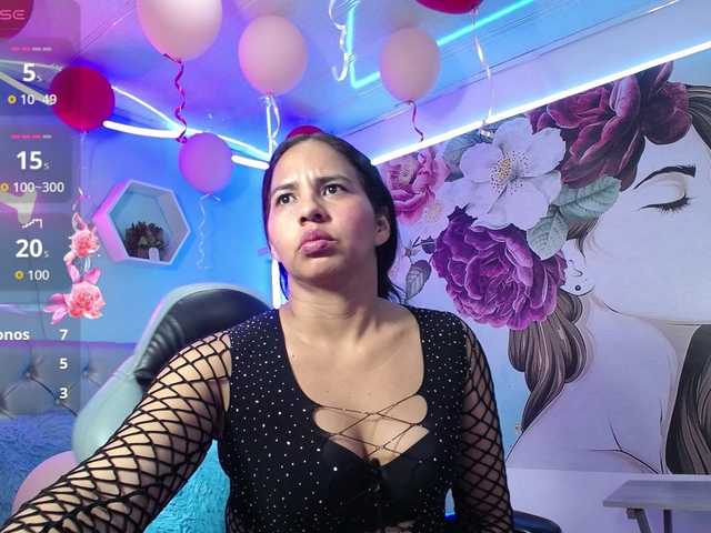 nicol-ross19's BongaCams show and profile