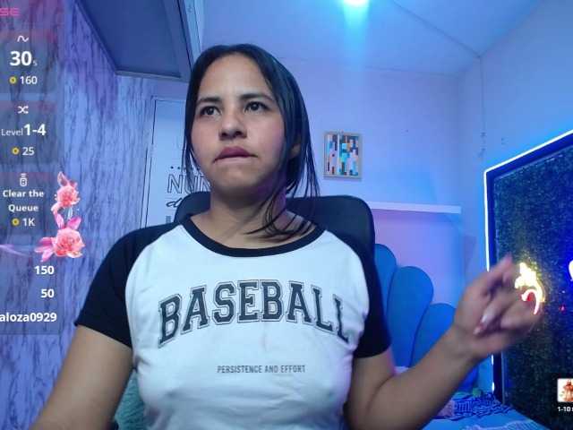 nicol-ross19's BongaCams show and profile