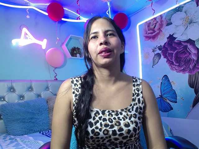 nicol-ross19's BongaCams show and profile